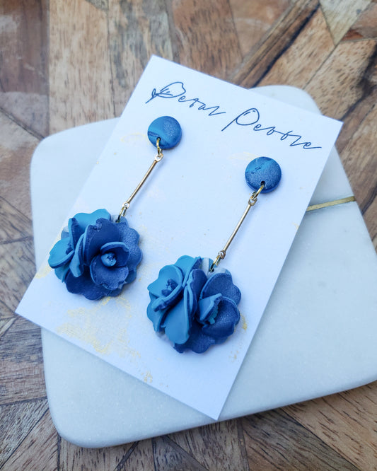 Blue Contrast Floral Earring